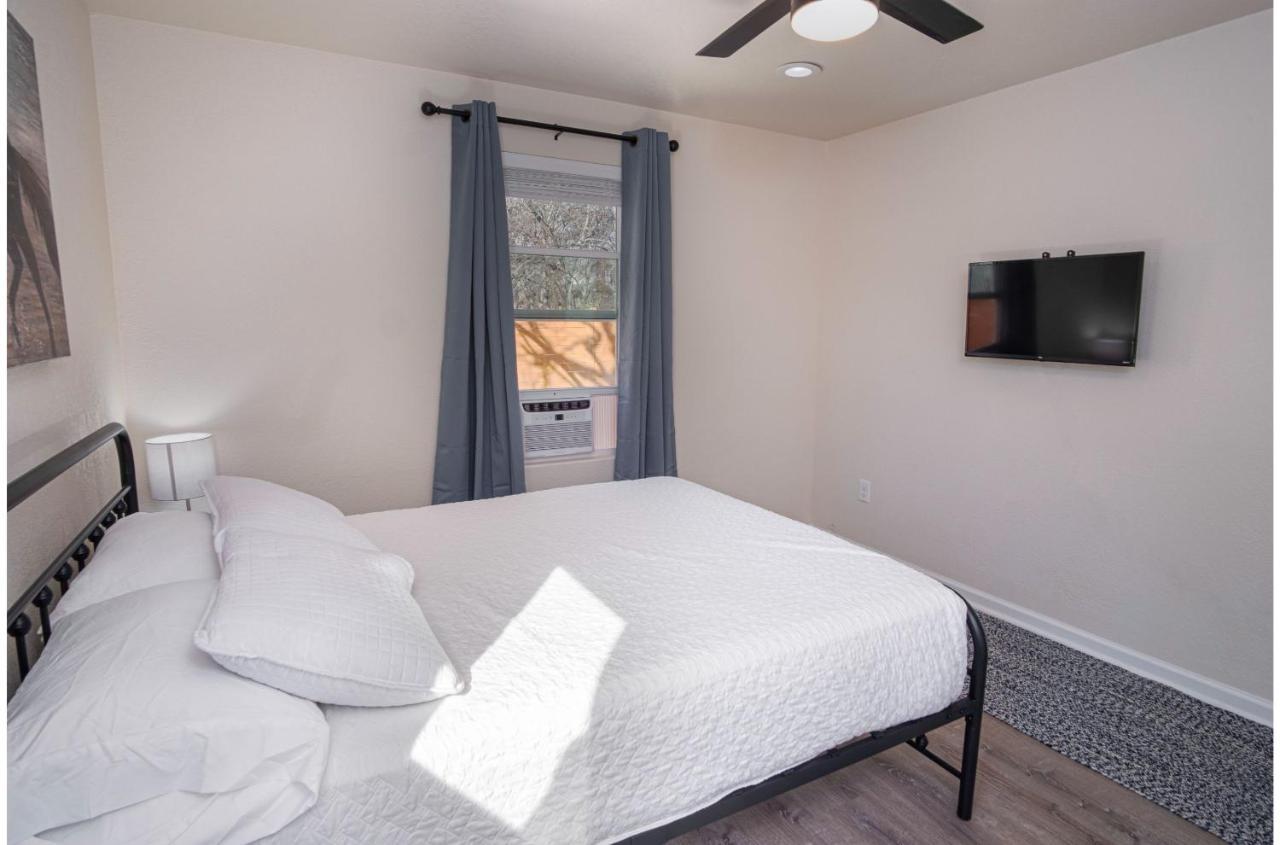 Adorable 2Br Guesthouse Close To Riverwalk And Dt سان أنطونيو الغرفة الصورة